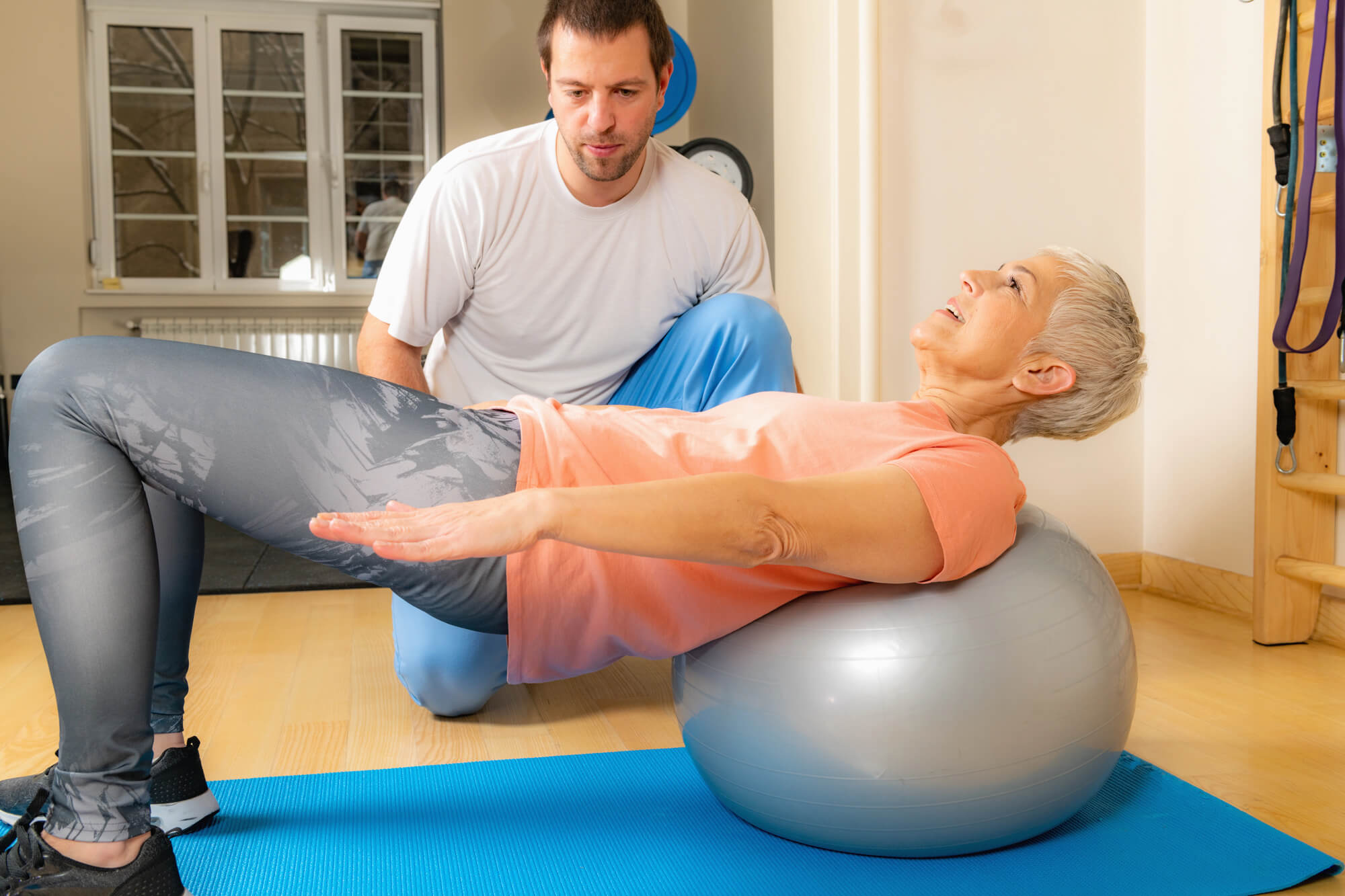 Senior woman building core strength and balance with guidance from a physical therapist | Castine Concierge Physical Therapy | Mobile Physical Therapy Services Washington DC